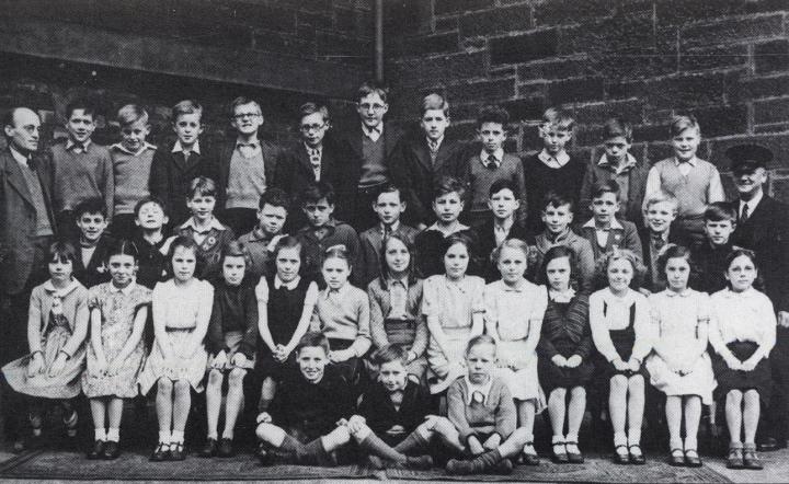 A photo of an Abbeyhill Primary School class in Edinburgh