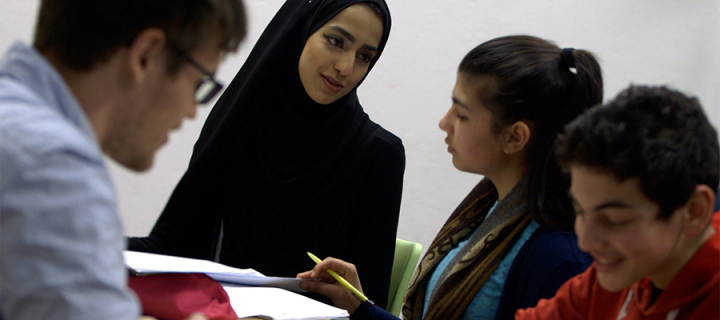 Student tutors help refugees find their feet
