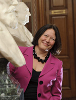 Professor Lesley Yellowlees