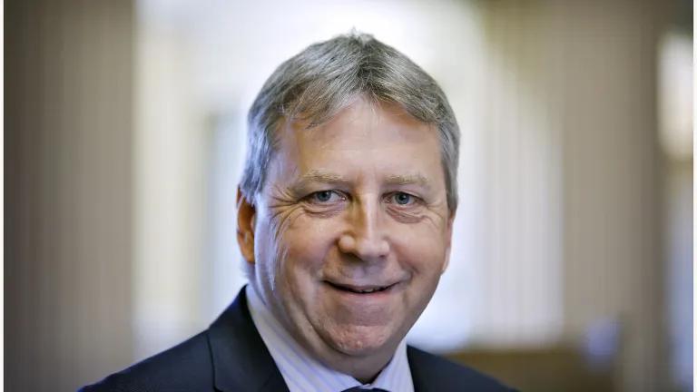 Head and shoulders photograph of Professor Sir Peter Mathieson