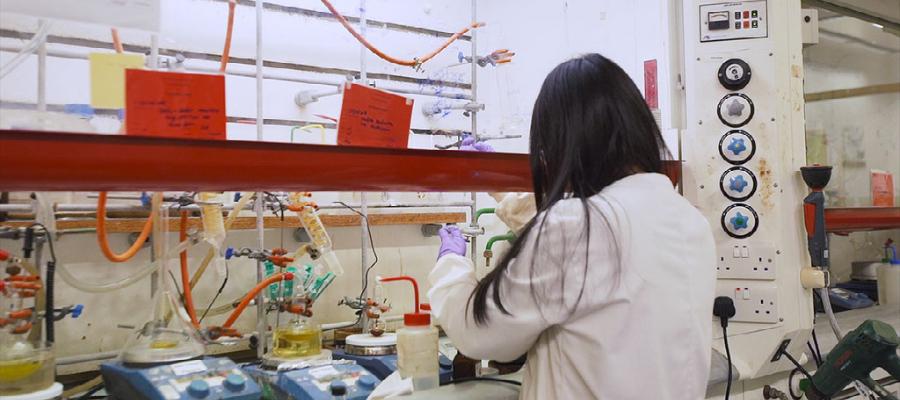 Chemistry OHH student in lab