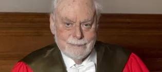 Sir Fraser Stoddart receiving an honorary degree from the University of Edinburgh