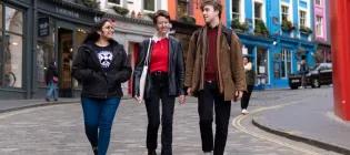 Students walking down Victoria Street