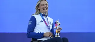 Wheelchair racer Melanie Woods takes double Gold in the Commonwealth Games