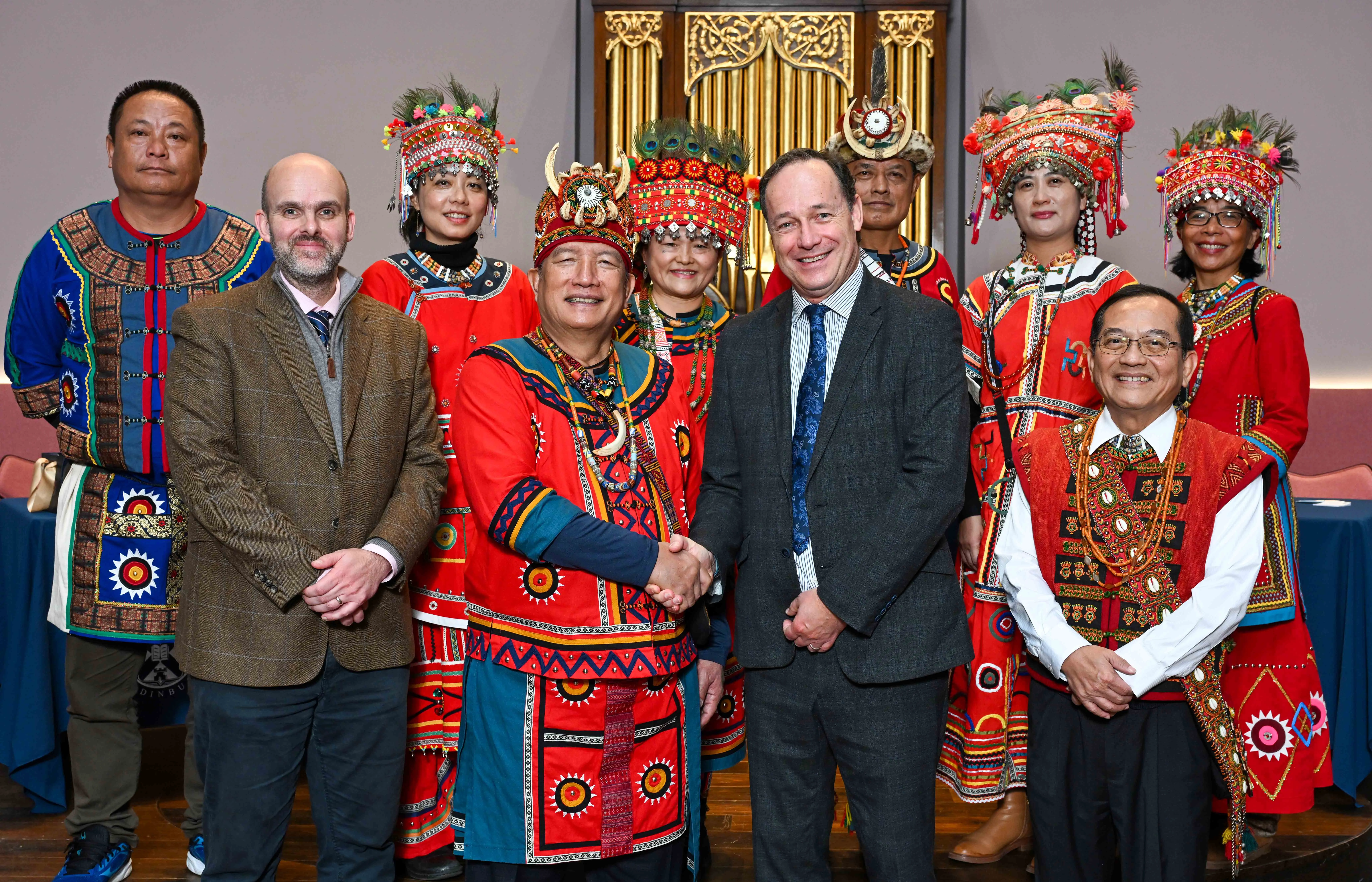 Pan, Chuang-Chih, Township Mayor of the Mudan Township Office shakes hands with the University's Gavin McLachlan
