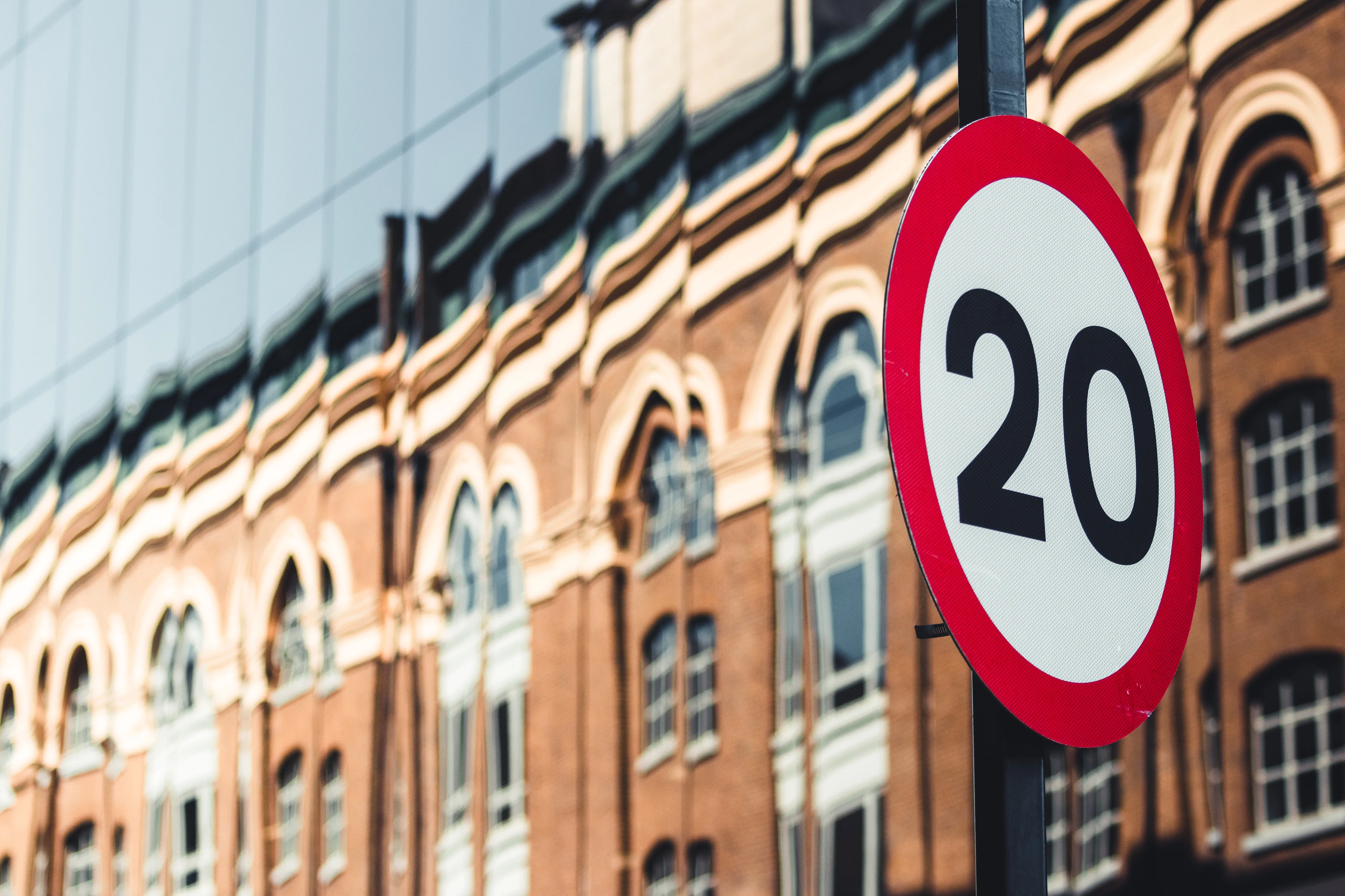 A 20 miles per hour sign 