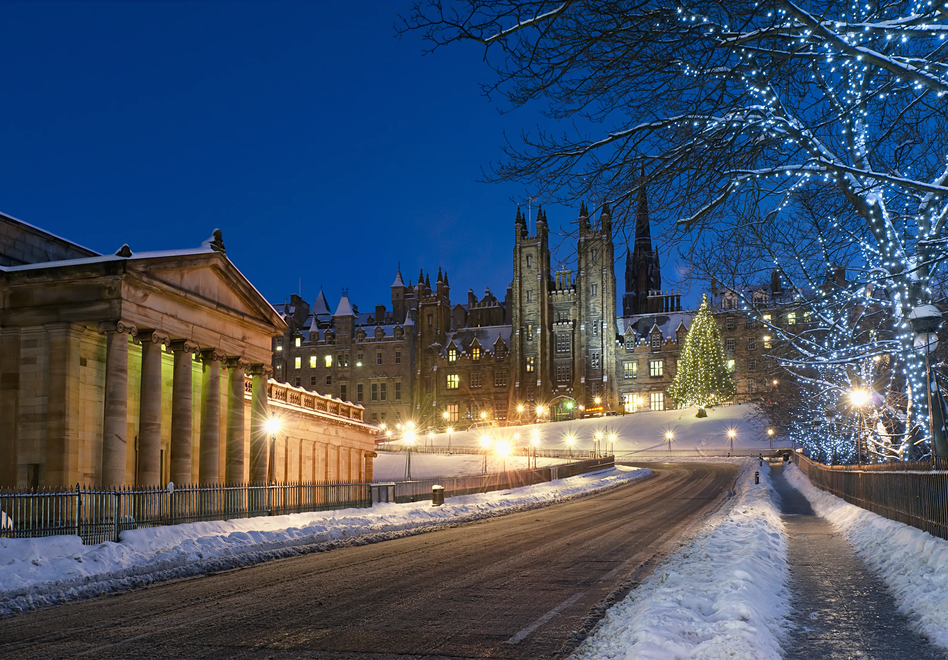 A photograph of The Mound in Edinburgh covered in snow. 
