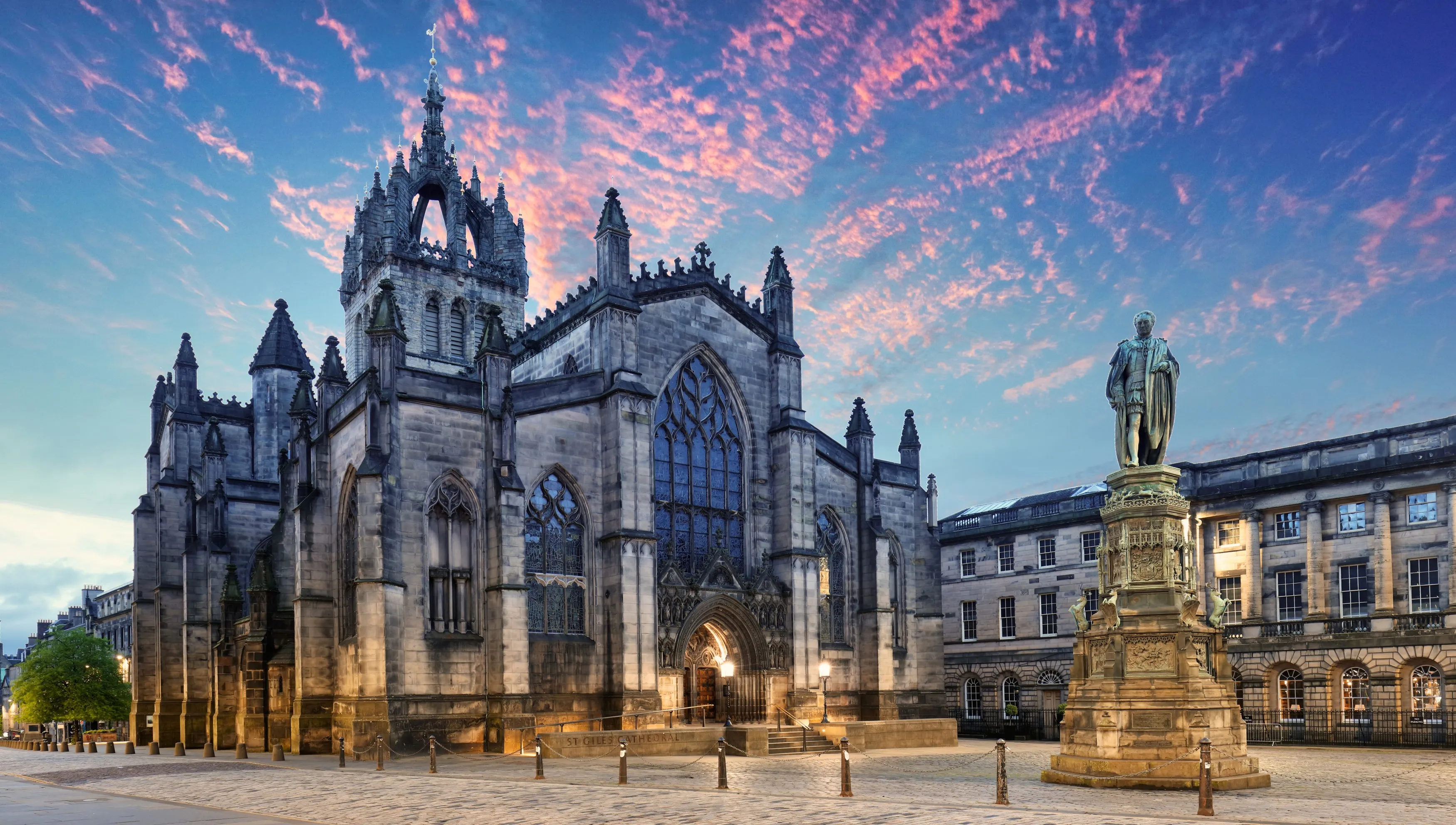 St Giles cathedral at sunrise