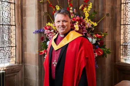 Bishop Graham Barham Usher receiving their honorary degree.