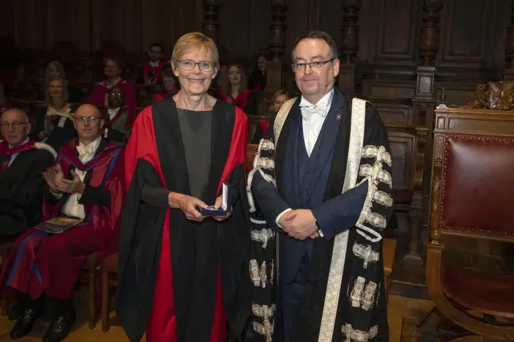 Prof Sarah Cunningham-Burley receiving her Principal's Medal