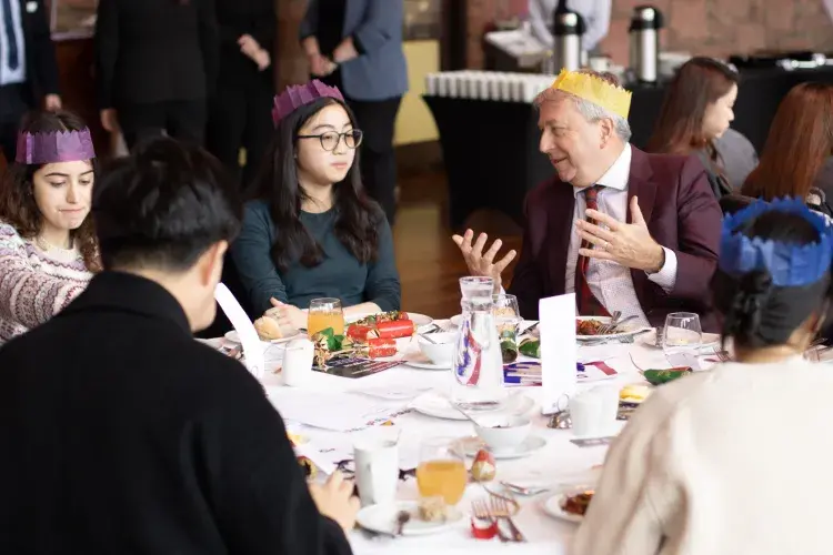 Principal Peter Mathieson enjoys Festive Lunch with students and staff 
