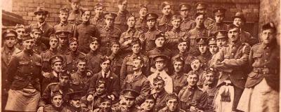 Jewish Soldiers fighting in the First World War outside the Graham Street synagogue, Edinburgh