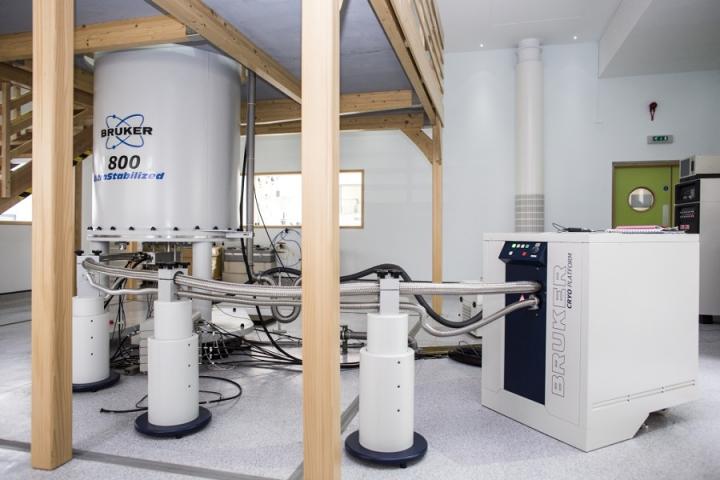 Image of the School of Chemistry's 800 MHz NMR Spectrometer