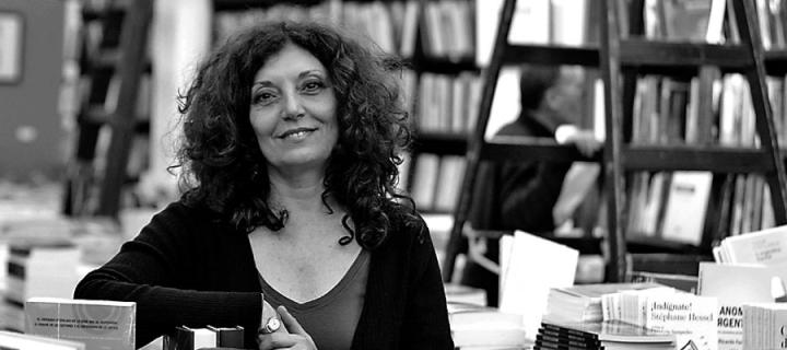 a black and white photo of Alicia Kozameh