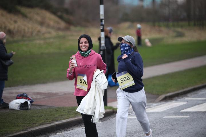 Edinburgh Winter Run 2024 runners in Holyrood park