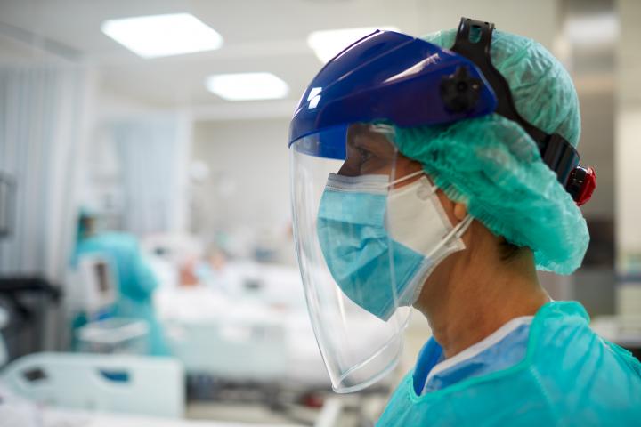 Healthcare worker in ICU in full PPE during covid pandemic