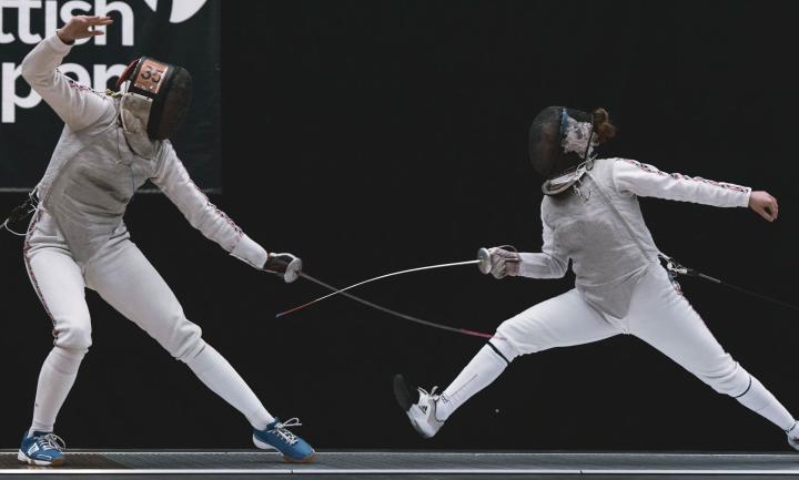 Two fencers in action