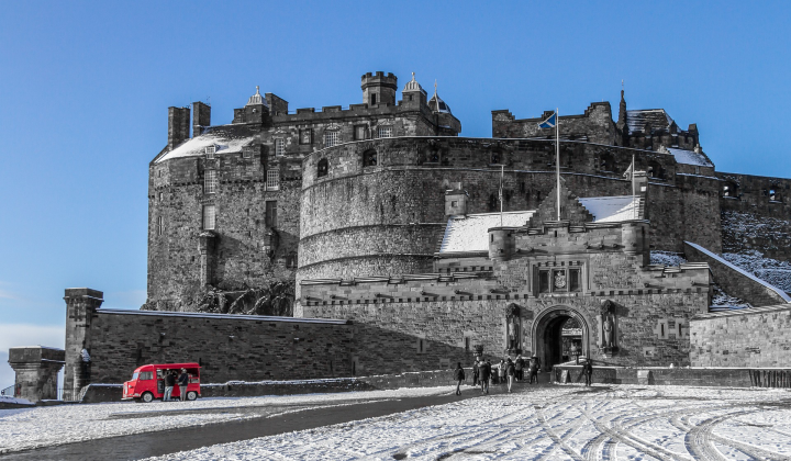 A photo of Edinburgh castle covered in snow