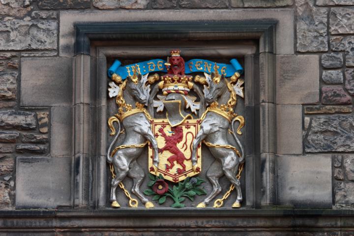 Crest of two unicorns on a building in Edinburgh
