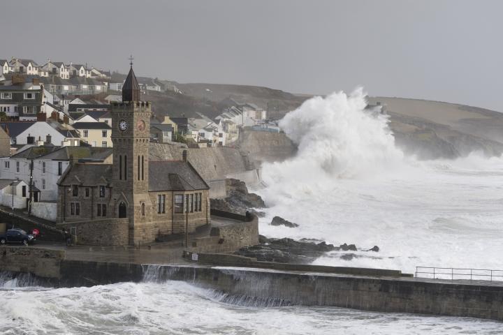 Huge waves at Porthleven near high tide during Storm Imogen
