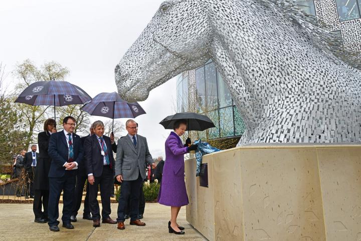 Her Royal Highness The Princess unveiling the sculpture on the Easter Bush Campus..