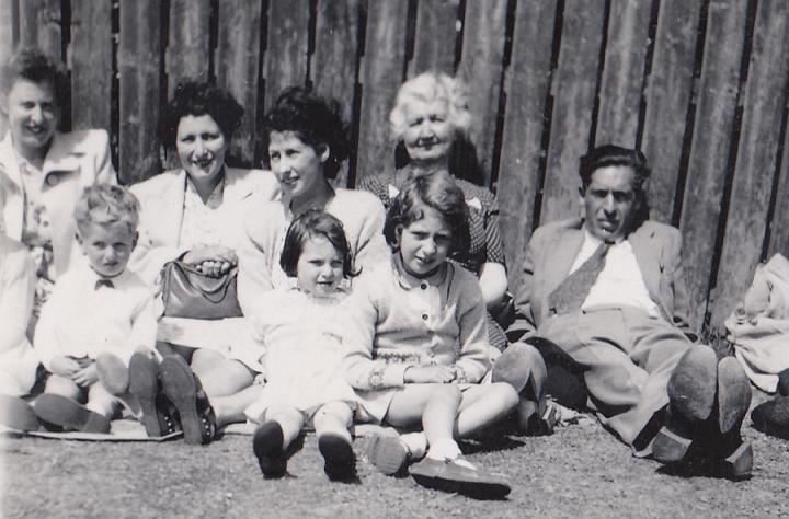 Black and white photo showing the Ladies’ Guild cheder picnic
