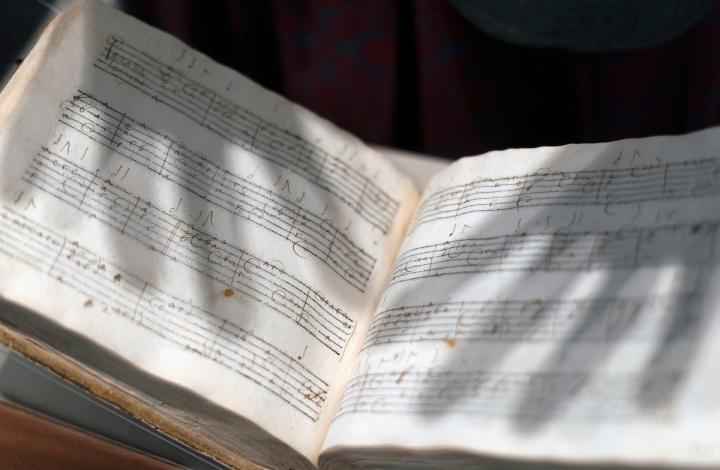 Shadow of hands over a historic lute manuscript