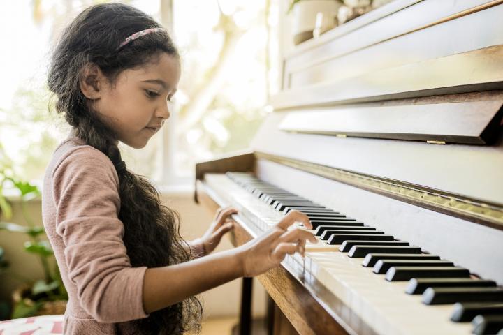 Tomar un riesgo Sympton garra Music in childhood boosts brains in later life | The University of Edinburgh
