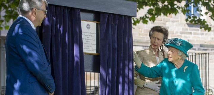 The Queen unveils a plaque at ECCI 1 July 2021