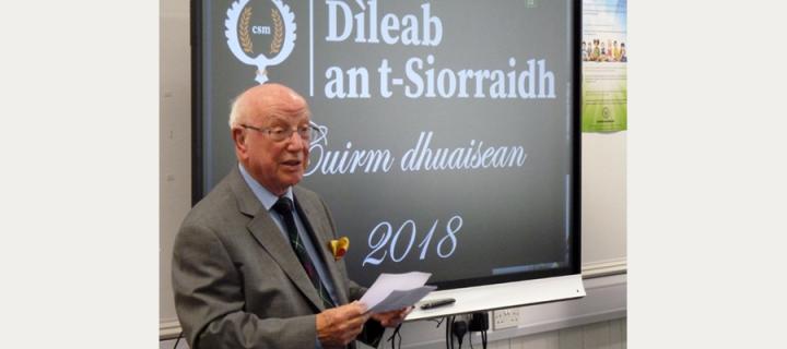 Sheriff Mackenzie at a prize-giving event for his charity Dileab an t-Siorraidh.