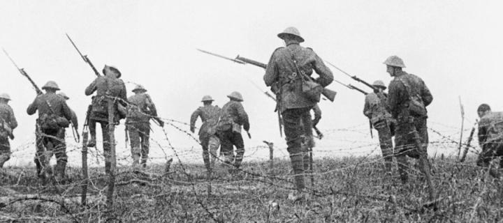 Still image from the film The Battle of the Somme showing a staged attack