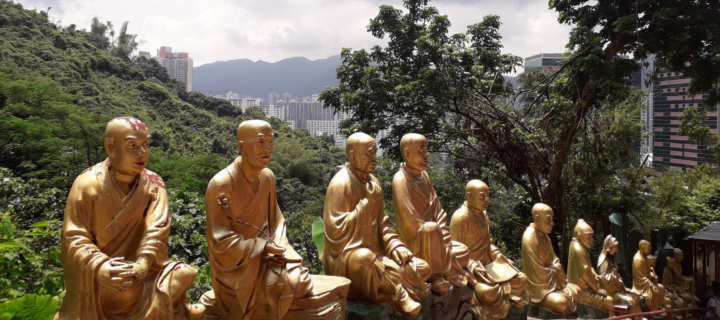 gold Buddhist statues