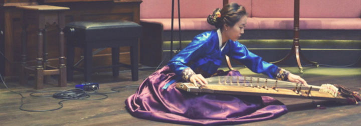 Ms Cholong Sung playing gayageum