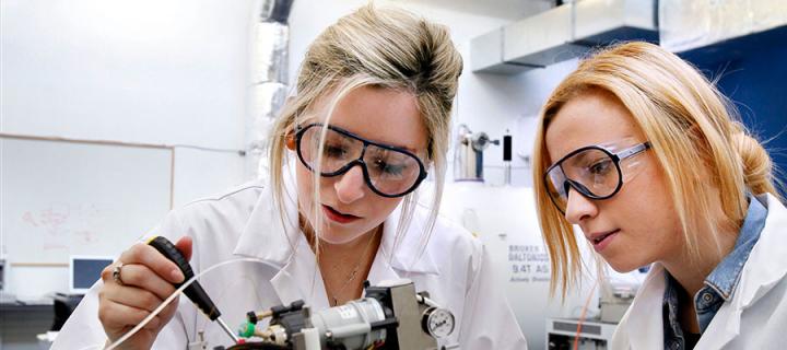 Students in geoscience lab