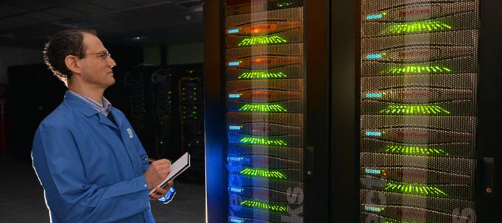 Luis Felipe Sopher de Popovics with the ARCHER supercomputer