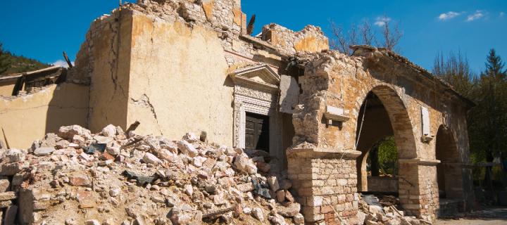 A brick building in a half state of rubble from the Italian earthquake