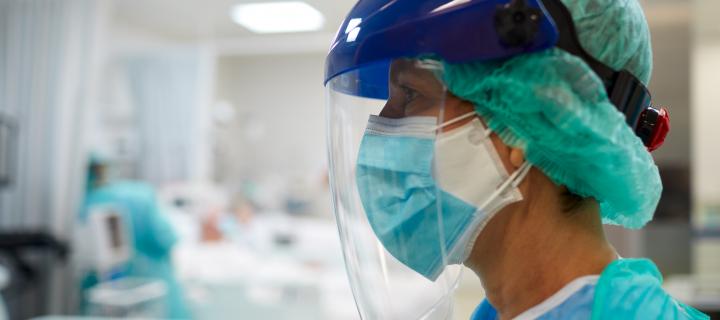 Healthcare worker in ICU in full PPE during covid pandemic