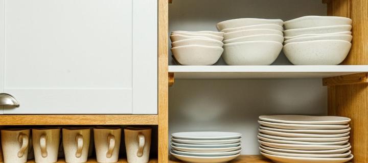 Image of plates, bowls and mugs