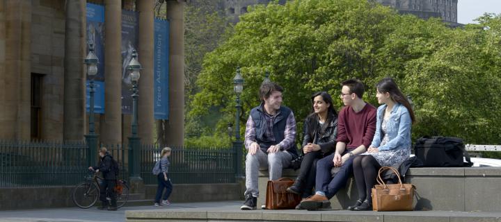 Students chatting in front of the National Gallery.