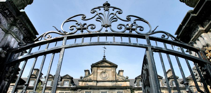 Image of the Institute of Geography & the Lived Environment and its gates at Drummond Street in Edinburgh