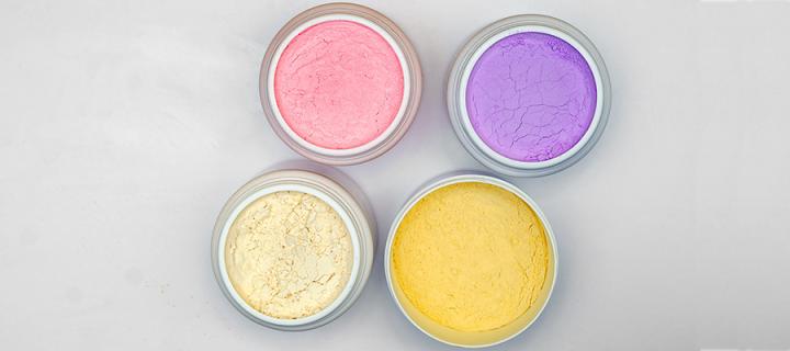 Dry colored powders for the preparation of alginate masks