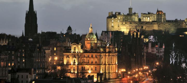 A view of Edinburgh at night