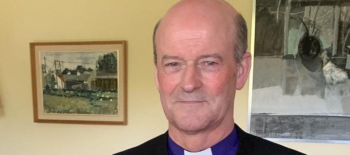 Head and shoulders shot of  Very Rev Prof David Fergusson wearing his minister's collar