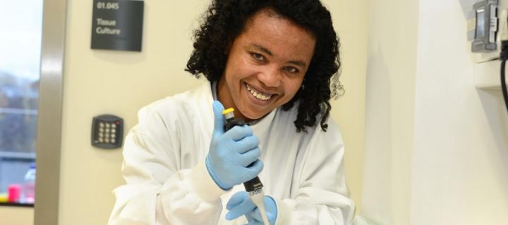 Wude Tsega in the lab at Roslin
