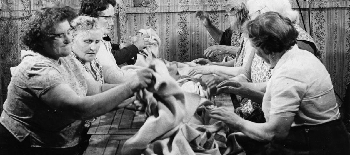 Cloth Waulking, Iochdar, South Uist, 1970. Photo by Ralph W Morton, (SSSA BV111 3 7678)